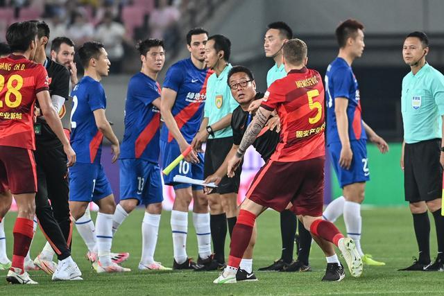 柏林联合教练调侃：再吃夏威夷披萨我就辞职